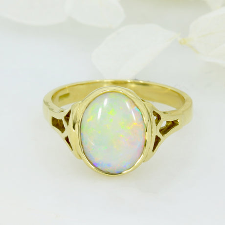 18ct Yellow Gold Oval Opal Dress Ring