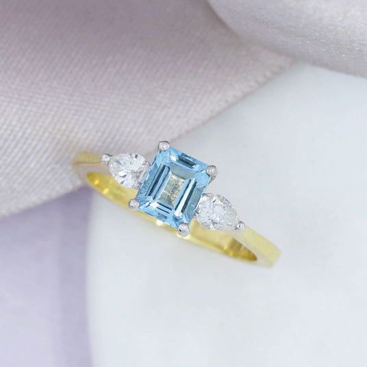 18ct Gold Aquamarine & Diamond Three 3 Stone Ring