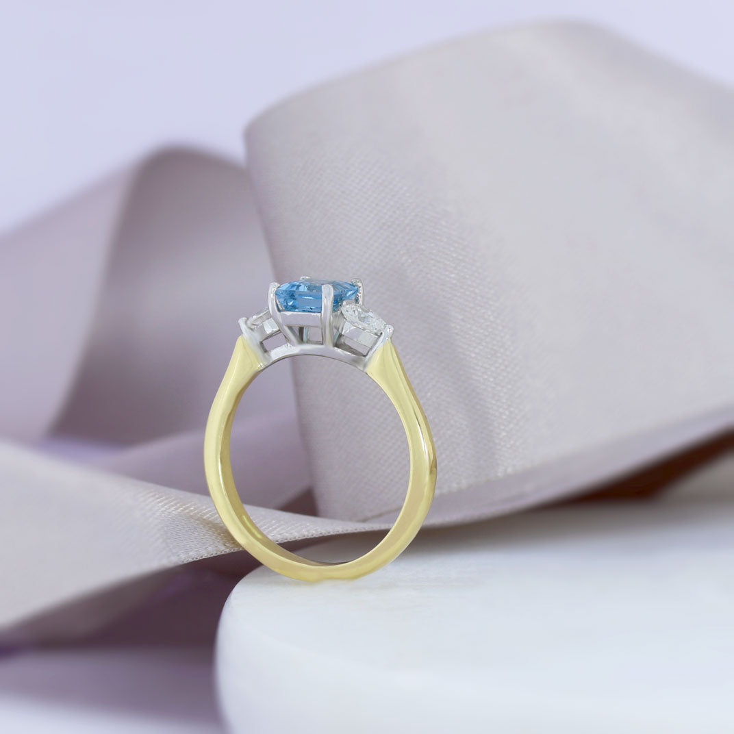 18ct Gold Aquamarine & Diamond Three 3 Stone Ring