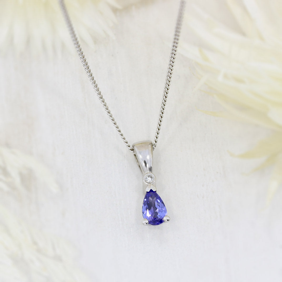 Pre Owned 18ct White Gold Tanzanite & Diamond Pendant & Chain