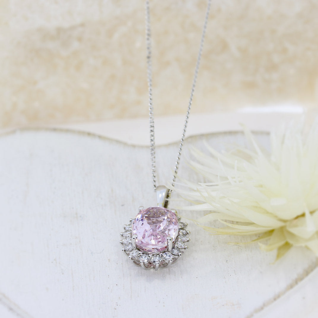 18ct White Gold Oval Kunzite & Diamond Cluster Pendant On a 18" Fine Curb Chain