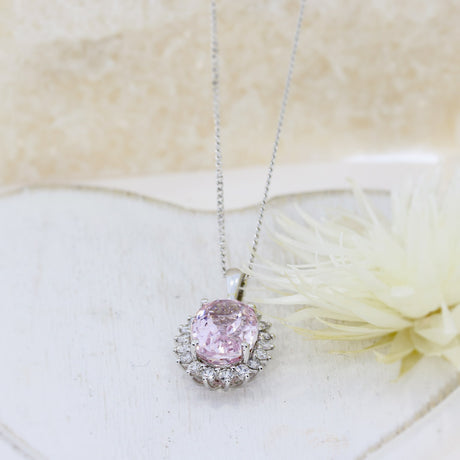 18ct White Gold Oval Kunzite & Diamond Cluster Pendant On a 18" Fine Curb Chain