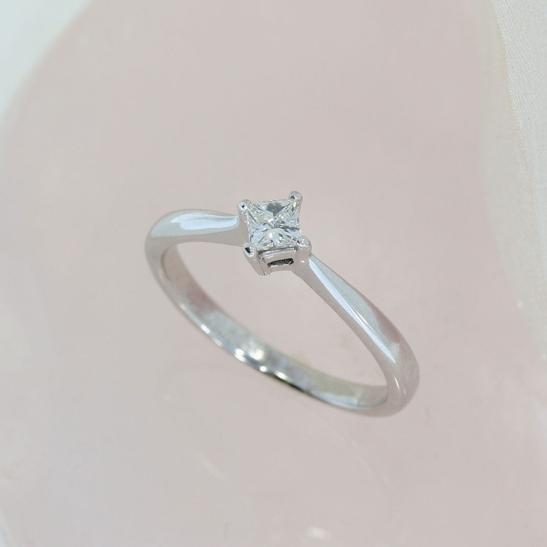 Pre Owned 9ct White Gold Princess Cut Diamond Solitaire Ring .20ct