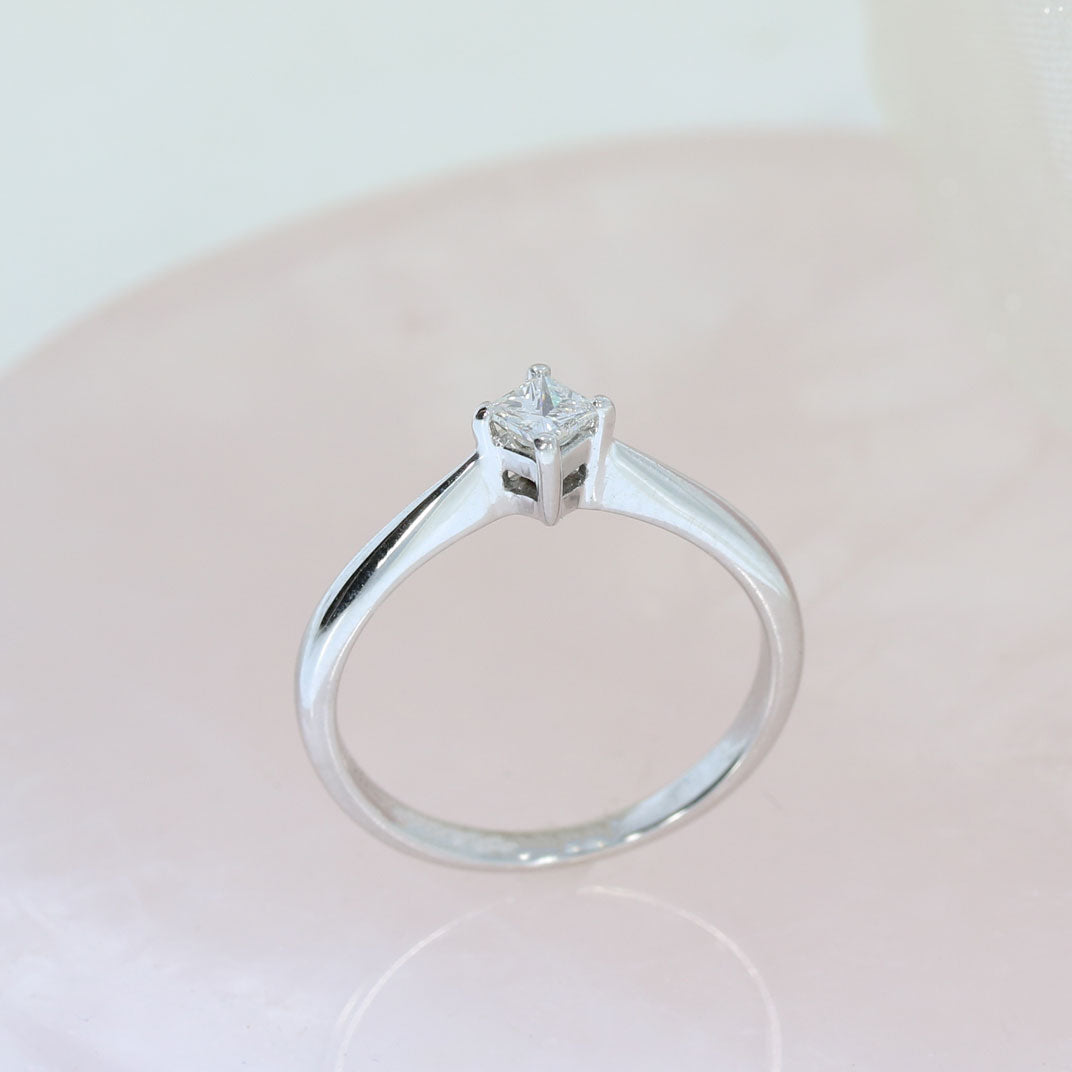 Pre Owned 9ct White Gold Princess Cut Diamond Solitaire Ring .20ct