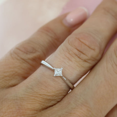 Pre Owned 9ct White Gold Princess Cut Diamond Solitaire Ring .20ct