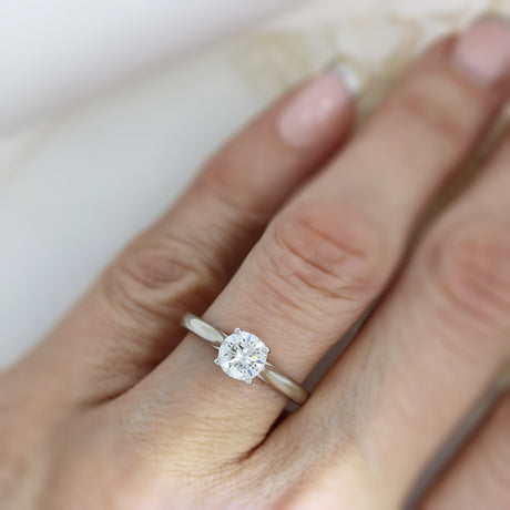 Pre Owned Platinum Round Brilliant Diamond Solitaire Ring Estimated 1.00ct SI2 F/G