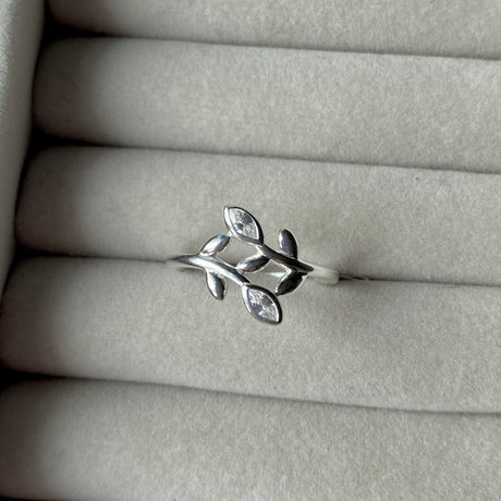 Silver Cross Over Leaf Ring Set With Cubic Zirconia's