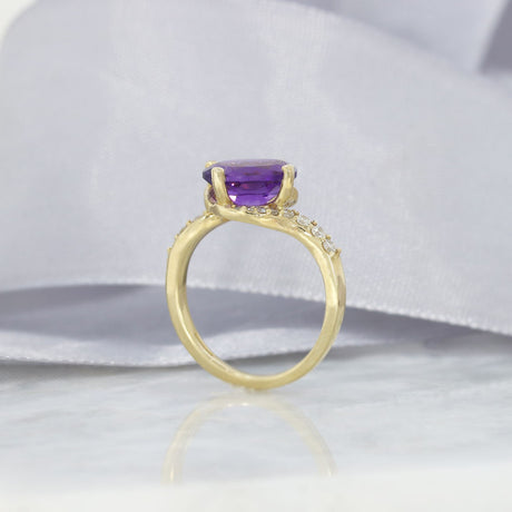 9ct Gold Amethyst Ring with Diamond Set Twist Shoulders