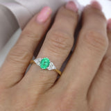 18ct Gold Oval Emerald Ring With Diamonds Either Side