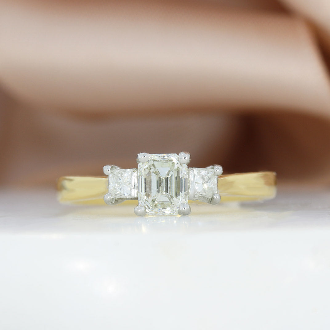 Pre Owned 18ct & Platinum Certified 3 Stone Diamond Ring 0.88ct