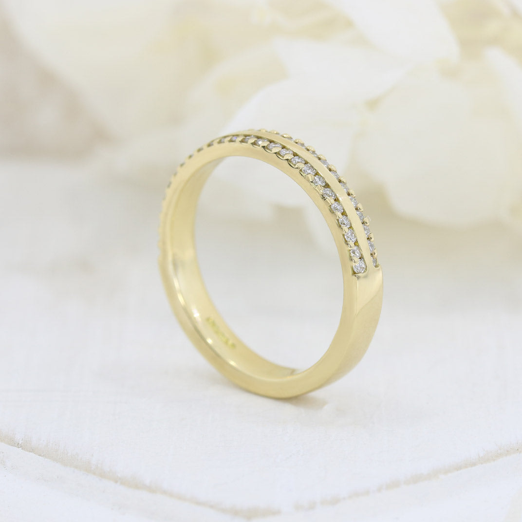 18ct Yellow Gold Wedding Ring with Claw Set Lab Grown Diamonds to Both Sides 0.28ct