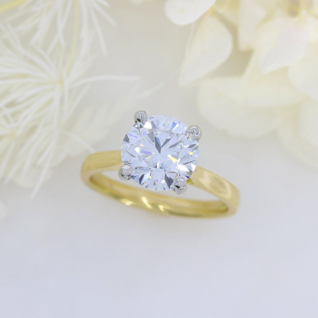 18ct Yellow Gold 4 Claw Set Round Brilliant Cut Certified Lab Grown Diamond Solitaire 3ct
