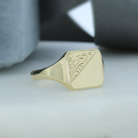 Pre Owned 9ct Yellow Gold Square Signet Ring