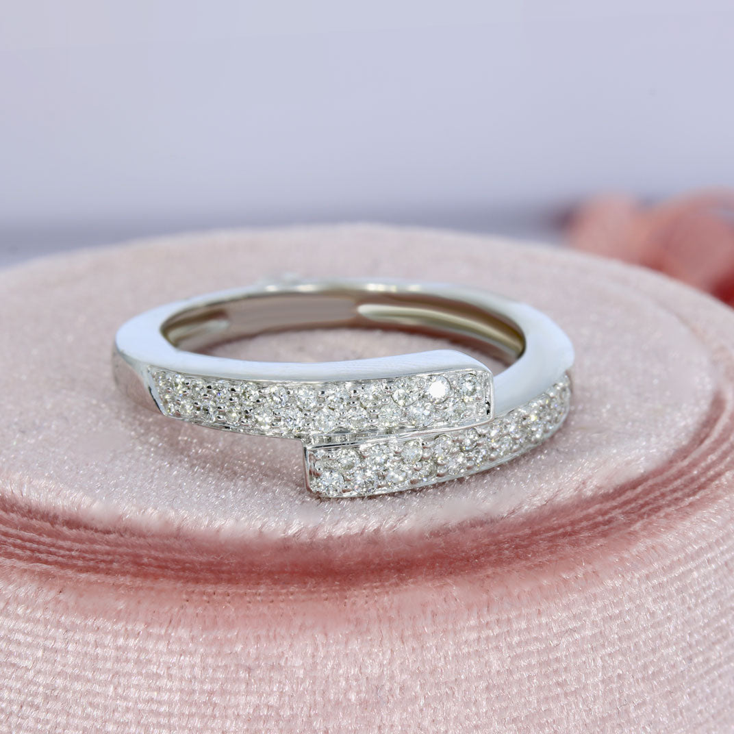 Pre Owned 18ct White Gold Diamond Crossover Dress Ring Approx  0.27ct