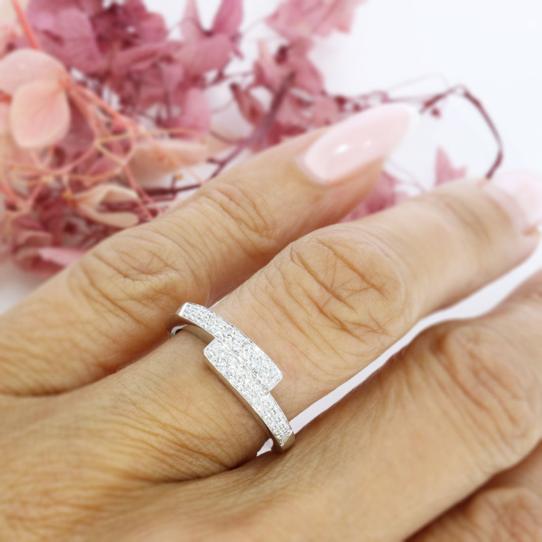 Pre Owned 18ct White Gold Diamond Crossover Dress Ring Approx  0.27ct