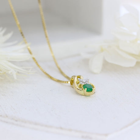 Pre Owned 18ct Gold Emerald & Diamond Pendant with 18 inch Box Chain