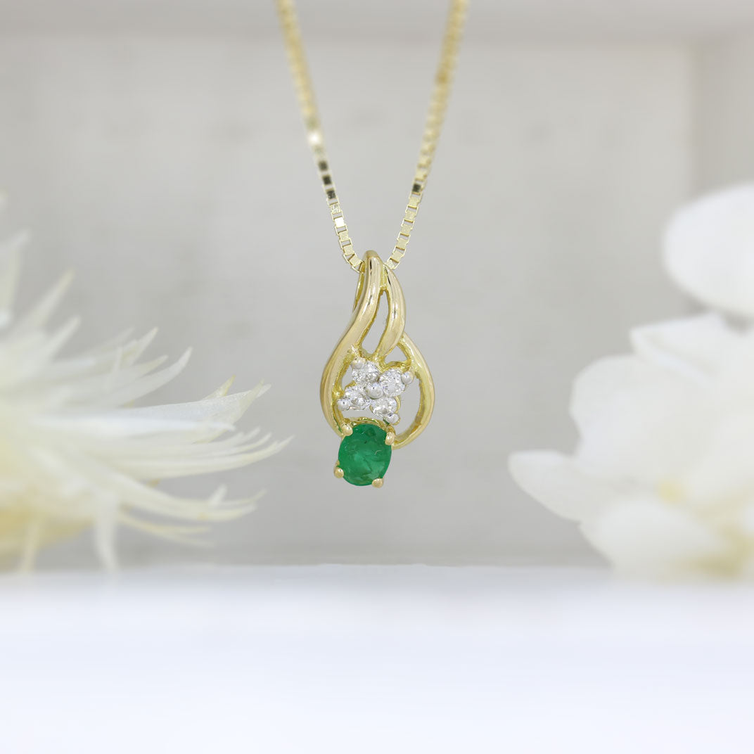Pre Owned 18ct Gold Emerald & Diamond Pendant with 18 inch Box Chain