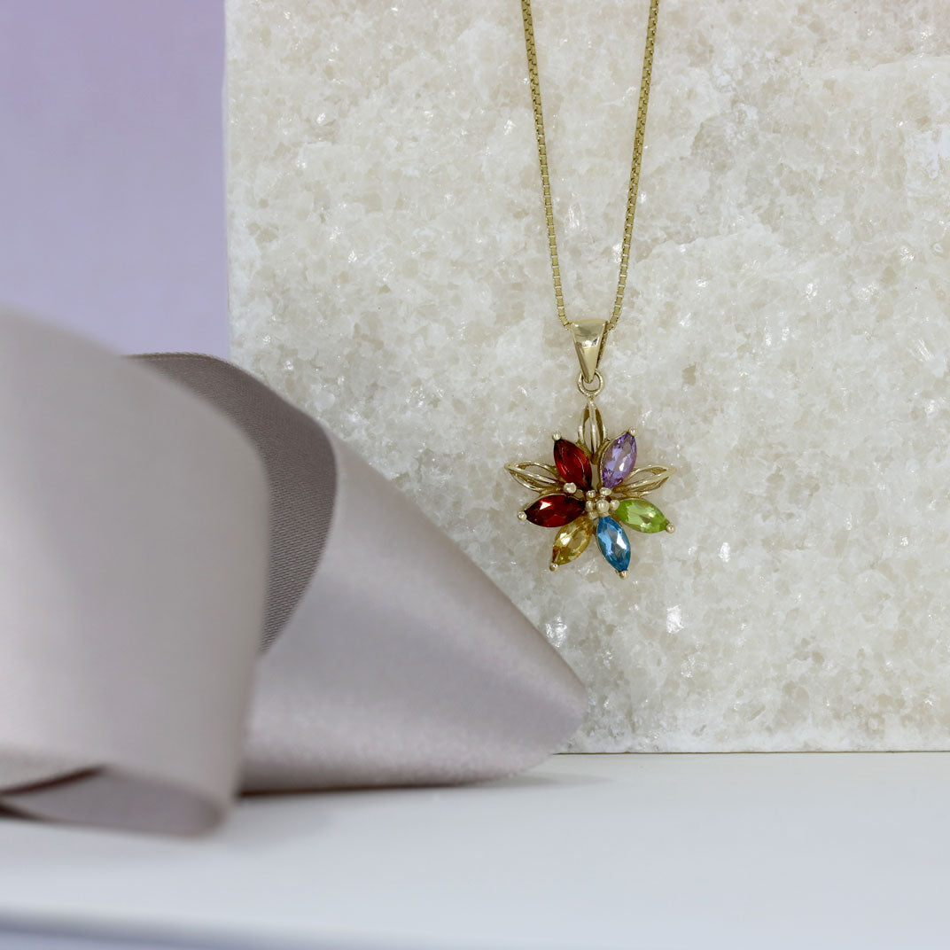 Pre Owned 9ct Yellow Gold Semi Precious Coloured Stone Flower Pendant & Chain