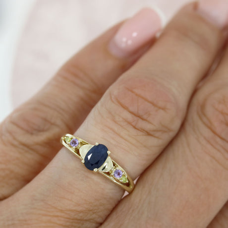 Pre Owned 9ct Yellow Gold Oval Sapphire Ring with Amethyst & Peridot Shoulders