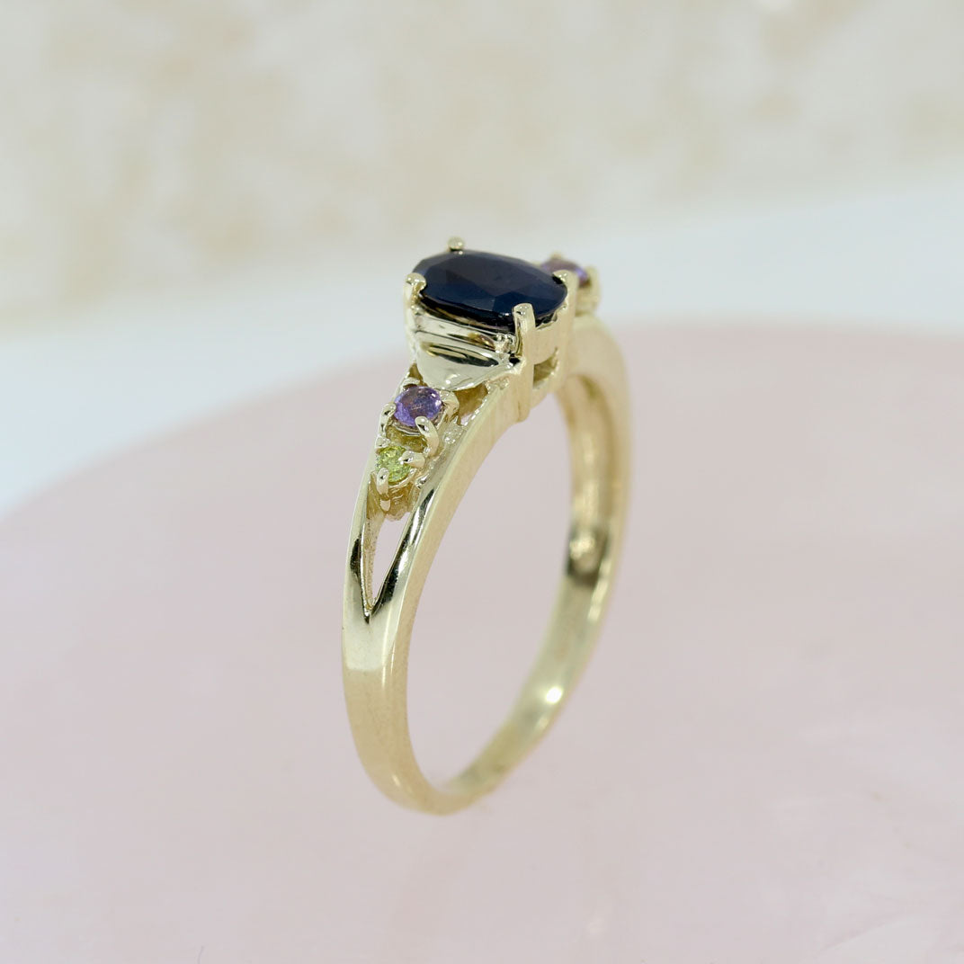Pre Owned 9ct Yellow Gold Oval Sapphire Ring with Amethyst & Peridot Shoulders