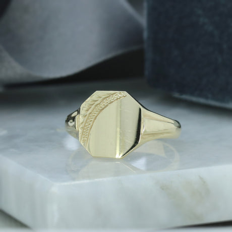 Pre Owned 9ct Yellow Gold Octagonal Signet Ring