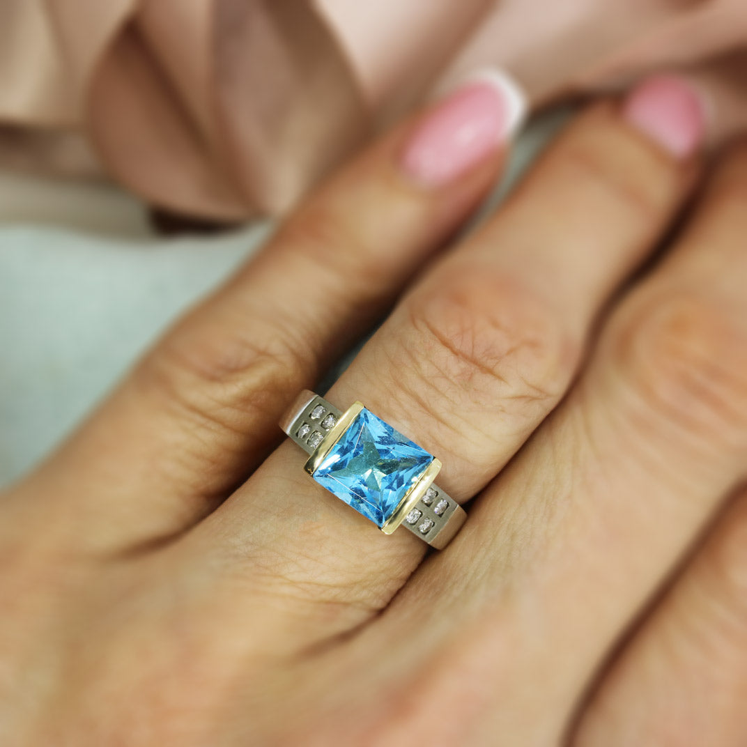 Pre Owned 9ct Blue Topaz Ring with Diamond Set Shoulders