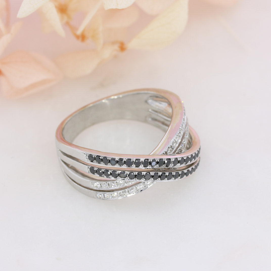 Pre Owned 18ct White Gold Ring with Black & White Diamonds.