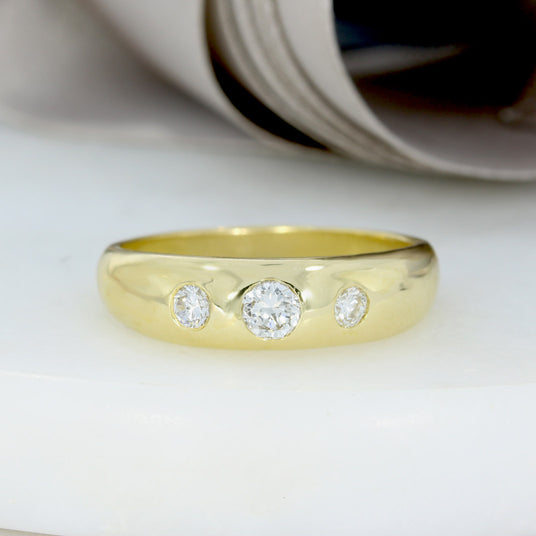 Pre Owned 18ct Gold ring with Roman Set Diamonds Approx 0.50ct