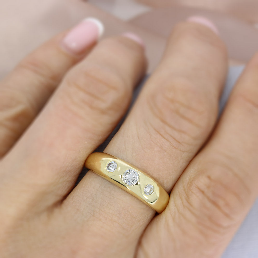 Pre Owned 18ct Gold ring with Roman Set Diamonds Approx 0.50ct
