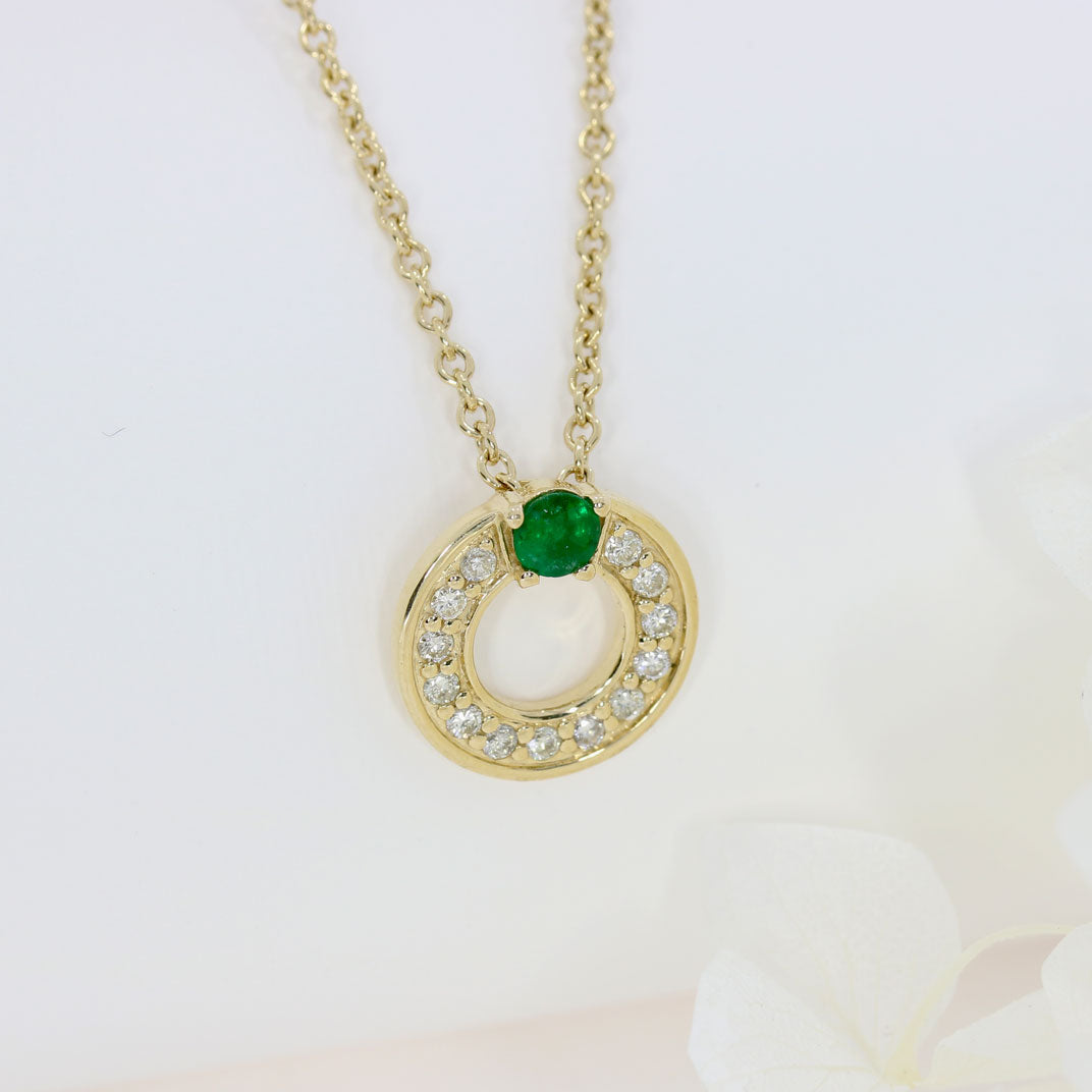 Pre-Owned 9ct Yellow Gold Pave Set Diamond & Emerald Circle Pendant & 20"Chain