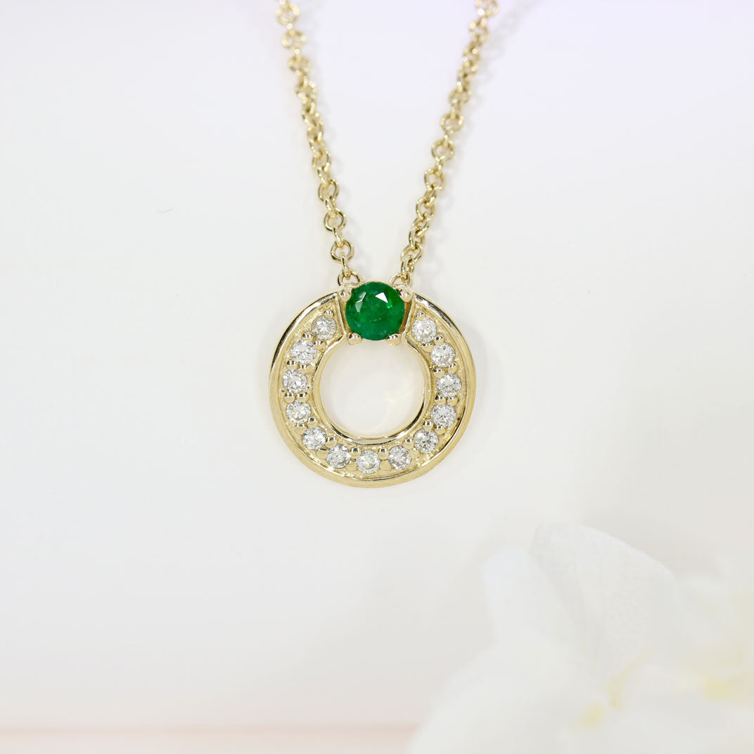 Pre-Owned 9ct Yellow Gold Pave Set Diamond & Emerald Circle Pendant & 20"Chain