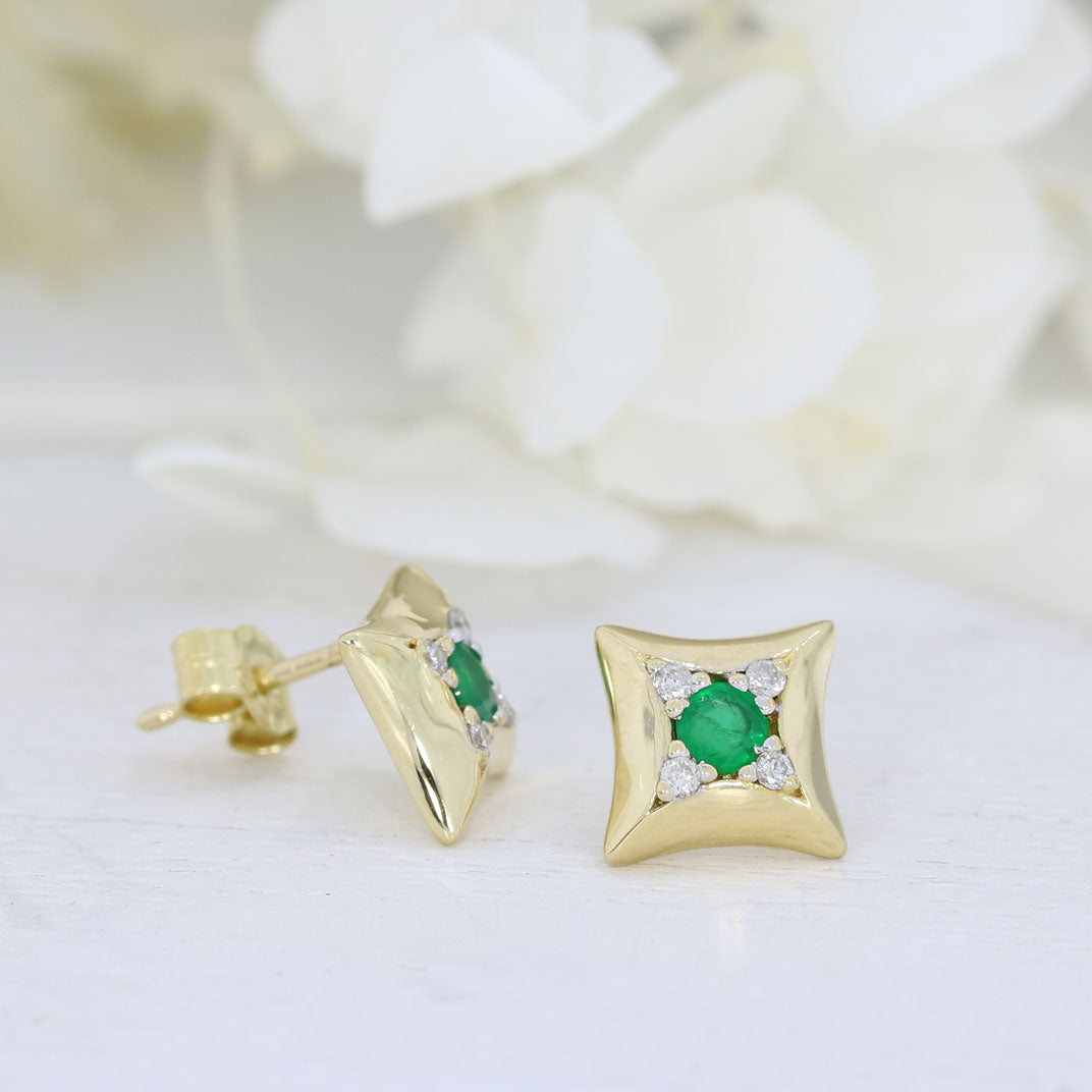Pre-Owned 18ct Yellow Gold Square Stud Earrings Set with Emerald & Diamonds