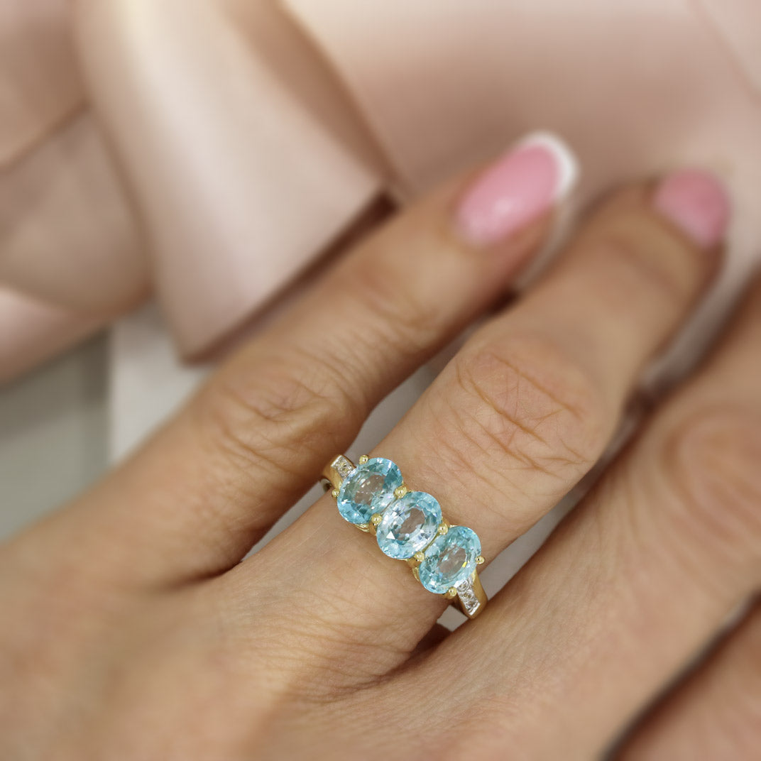 Pre Owned 9ct Gold Claw Set Oval Aquamarine & Diamond 3 Stone Ring