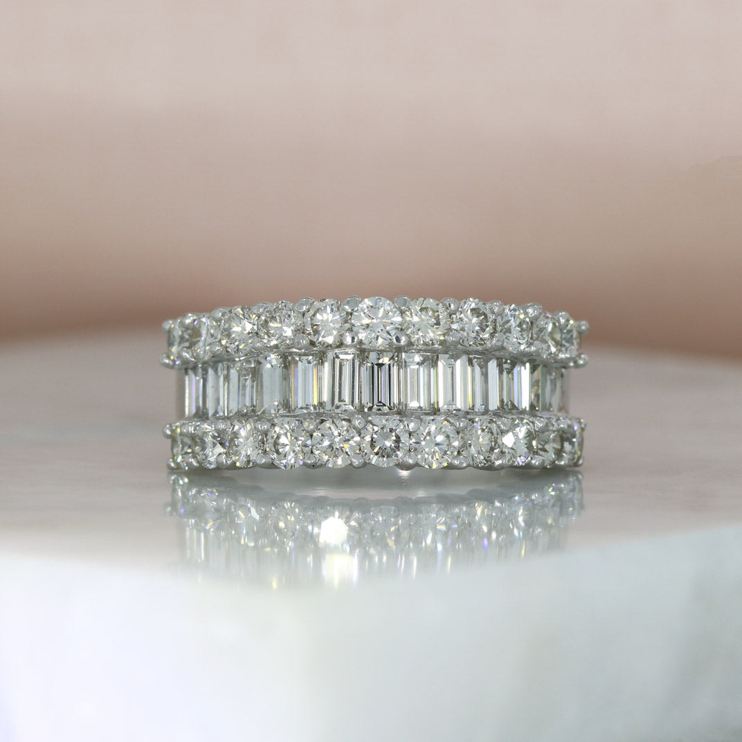 Pre Owned 18ct White Gold Round Brilliant Cut & Baguette Diamond 2.92ct Vs-Si