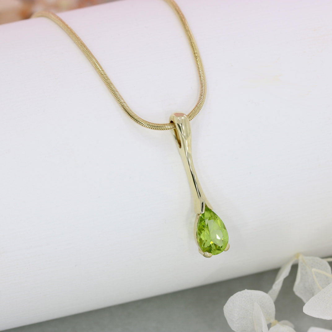 Pre Owned 9ct Gold Peridot long Drop Pendant with 18" Chain