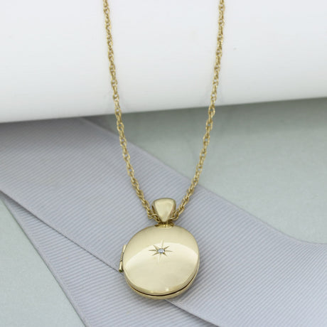 Pre Owned 9ct Gold Oval Locket with Star Set Diamond & 25" Chain