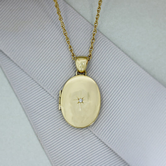 Pre Owned 9ct Gold Oval Locket with Star Set Diamond & 25" Chain