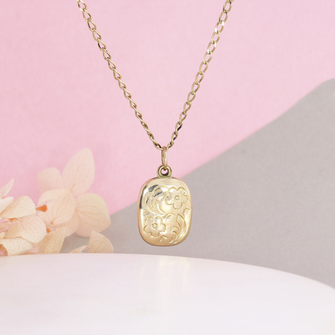 Pre Owned 9ct Yellow Gold Oblong Locket with 18" Chain
