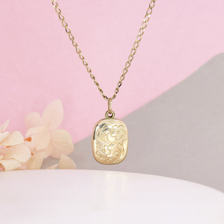 Pre Owned 9ct Yellow Gold Oblong Locket with 18" Chain