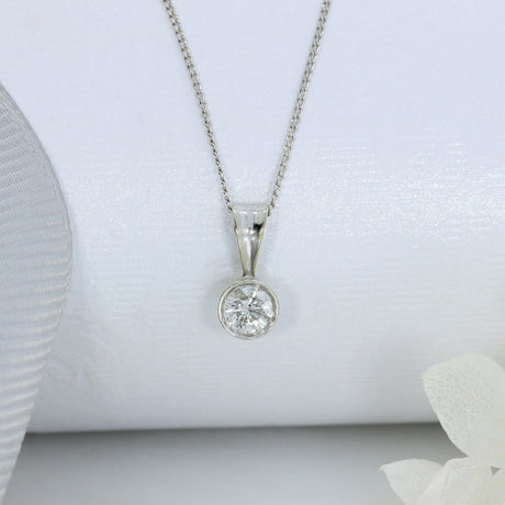 Pre Owned 9ct White Gold Rubover Set Natural Diamond Pendant & Chain Approx 0.25ct