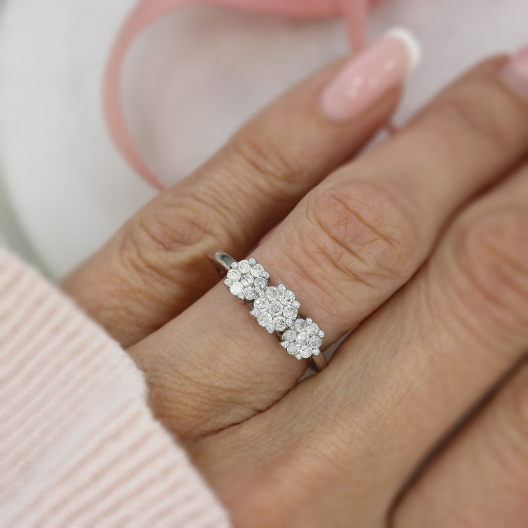 Pre Owned 18ct White Gold Diamond 3 Flower Cluster Ring
