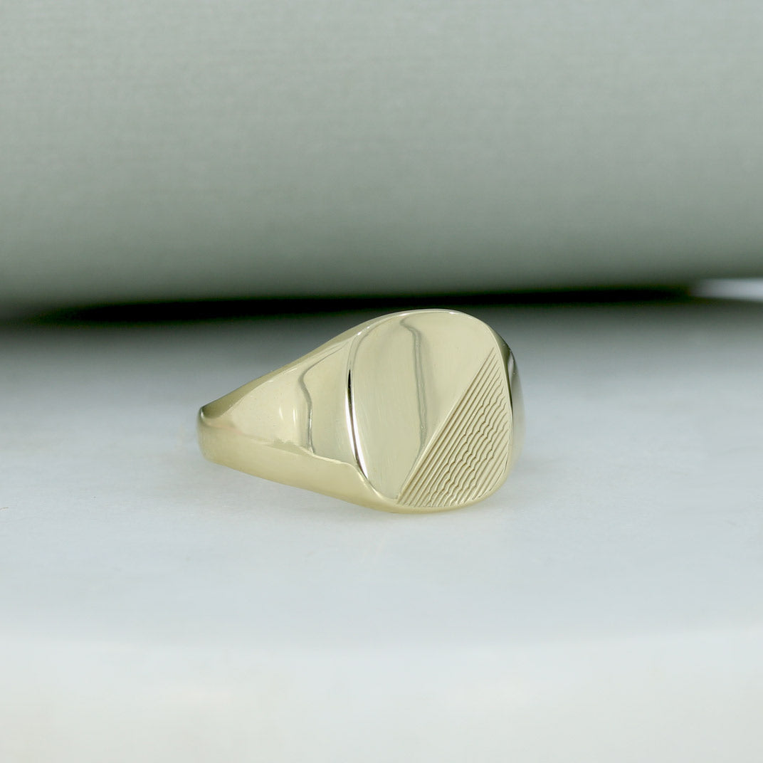 Pre Owned 9ct Yellow Gold Half Engraved Signet Ring