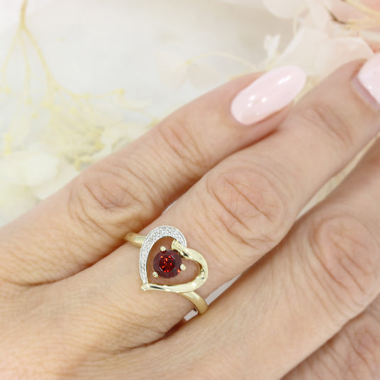 Pre Owned 9ct Yellow Gold Heart Shape Dress Ring with Claw Set Garnet