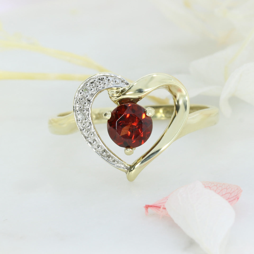 Pre Owned 9ct Yellow Gold Heart Shape Dress Ring with Claw Set Garnet