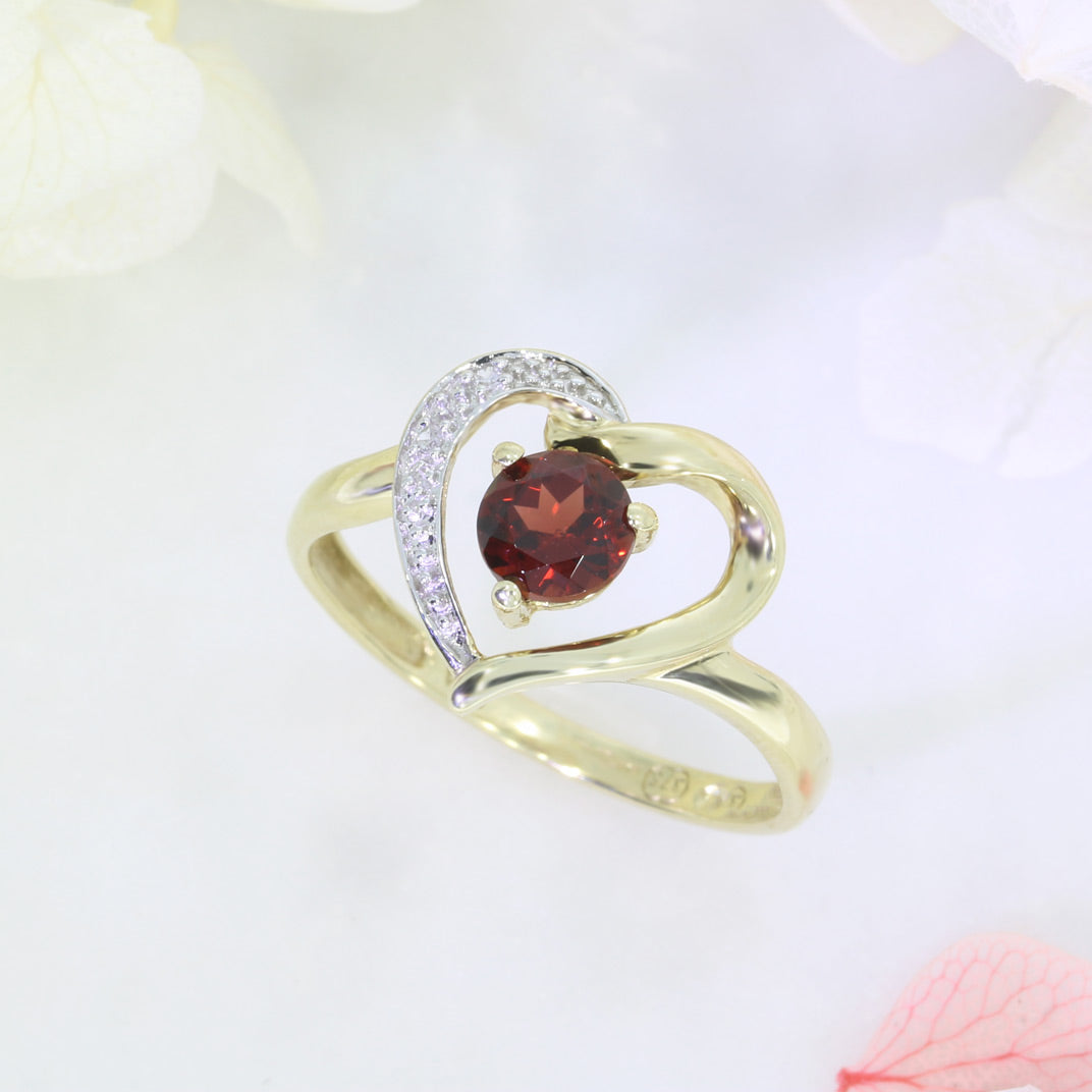 Pre Owned 9ct Yellow Gold Heart Shape Dress Ring with Claw Set Garnet