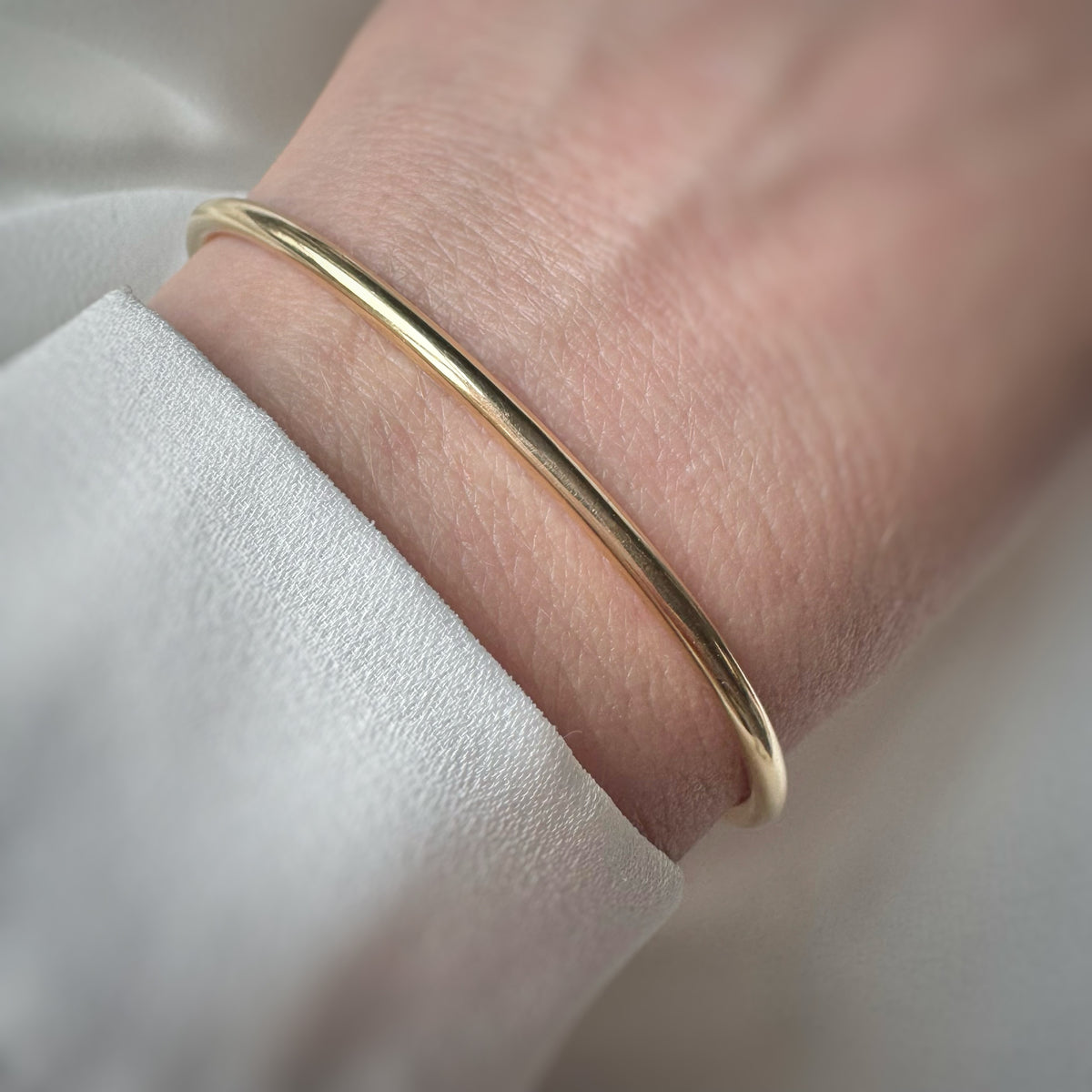 Pre Owned 9ct Yellow Gold Solid Torque Bangle