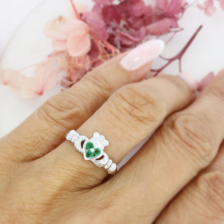 Pre Owned 14ct White Gold Emerald Claddagh Ring