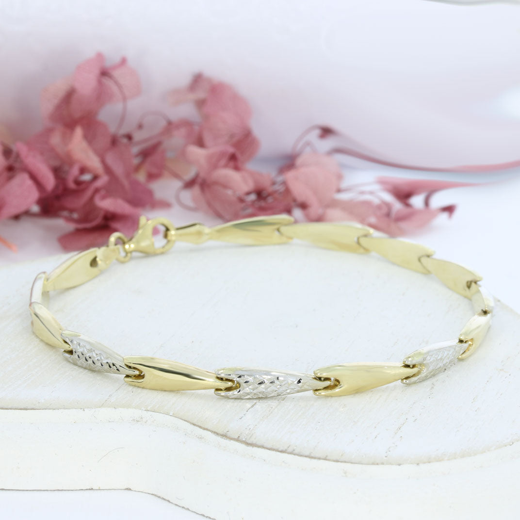 Pre Owned 9ct Yellow and White Gold Arrow Link Bracelet
