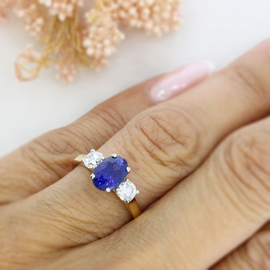 18ct Yellow Gold Sapphire & Certified Diamond 3 Stone Ring Diamond Weight 0.60ct