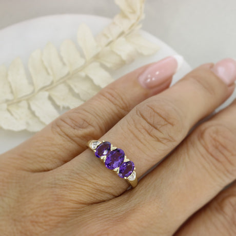 Pre Owned 9ct Yellow Gold Oval Amethyst 3 Stone Ring